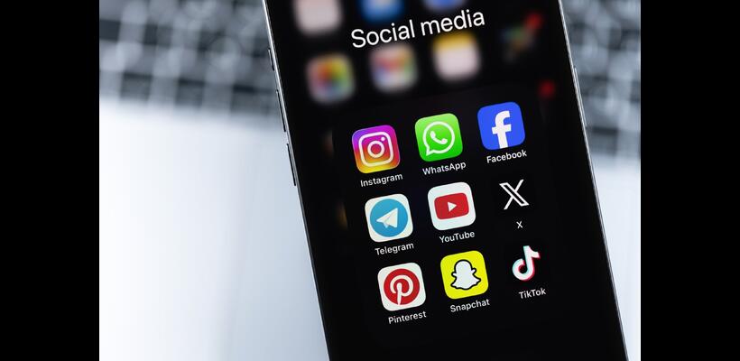 Η κίνηση της Apple που «γονάτισε» τη Meta: Η μέρα που τα δεδομένα έγιναν το ακριβότερο νόμισμα