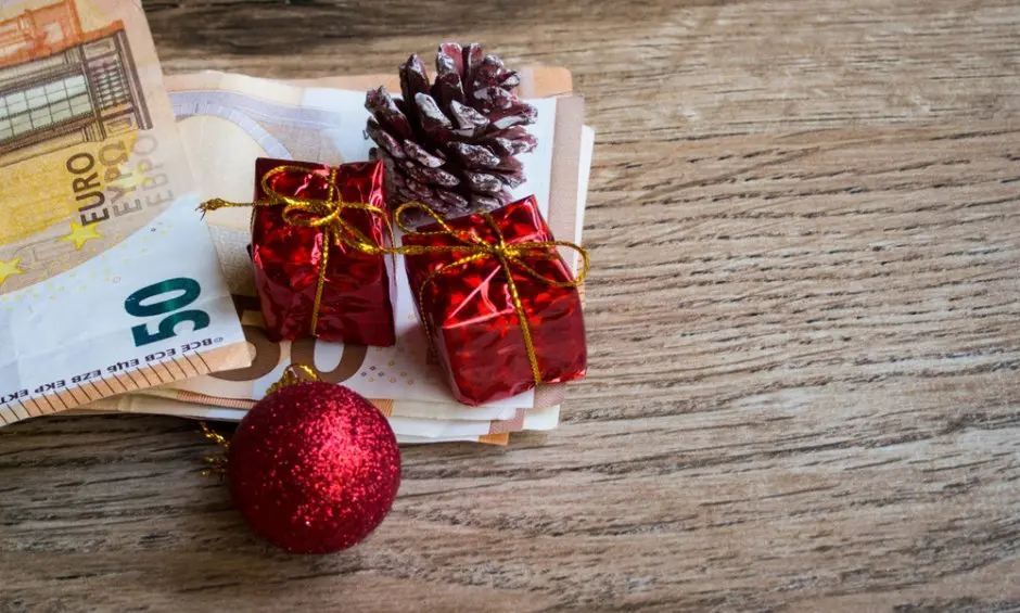 Πότε πληρώνονται συντάξεις, επιδόματα και δώρα Χριστουγέννων (ΒΙΝΤΕΟ)