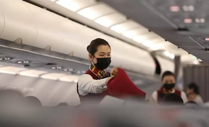 Kόβει τα φτερά των αεροπορικών εταιριών ο κορωνοϊός