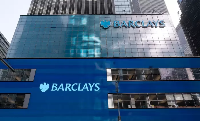 Barclays: Πτώση 7,1% της μετοχής παρά το νέο buyback 1 δισ. στερλινών