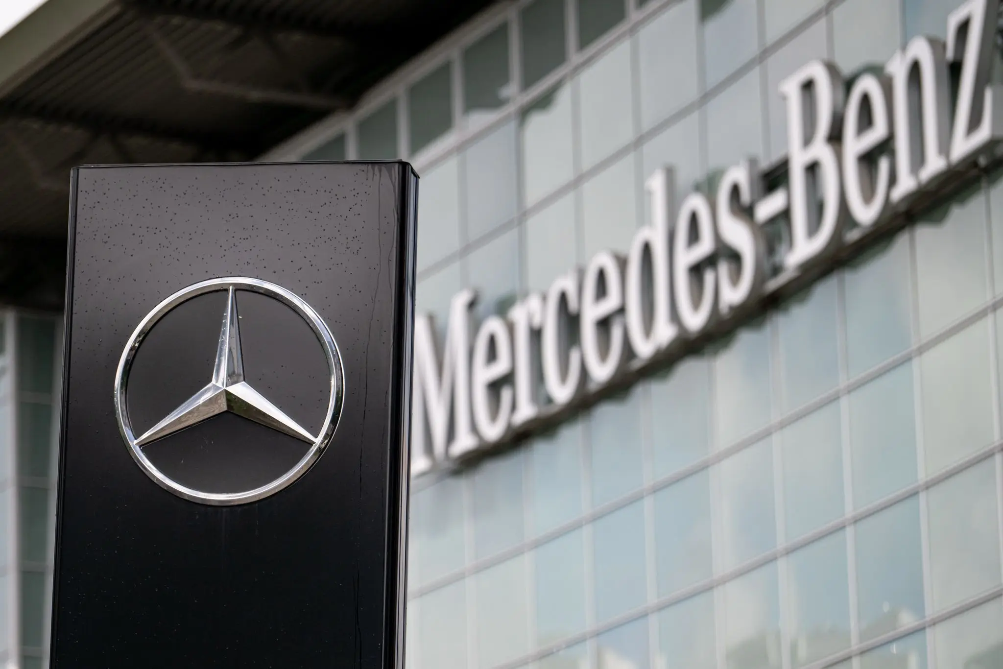 Mercedes-Benz: Ανθεκτικά κέρδη παρά την πτώση στην Κίνα – Το σχέδιο για το δεύτερο εξάμηνο