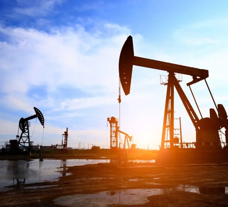 Στη δίνη της κρίσης ΗΠΑ–Ιράν το πετρέλαιο – Τα σενάρια για 100 δολάρια το βαρέλι