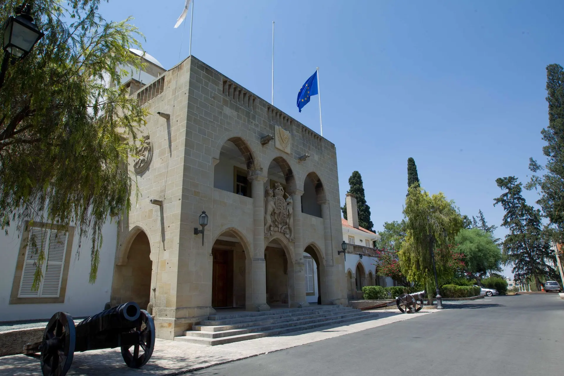 Κρίσιμη συνάντηση για ωρομίσθιο προσωπικό στο Προεδρικό