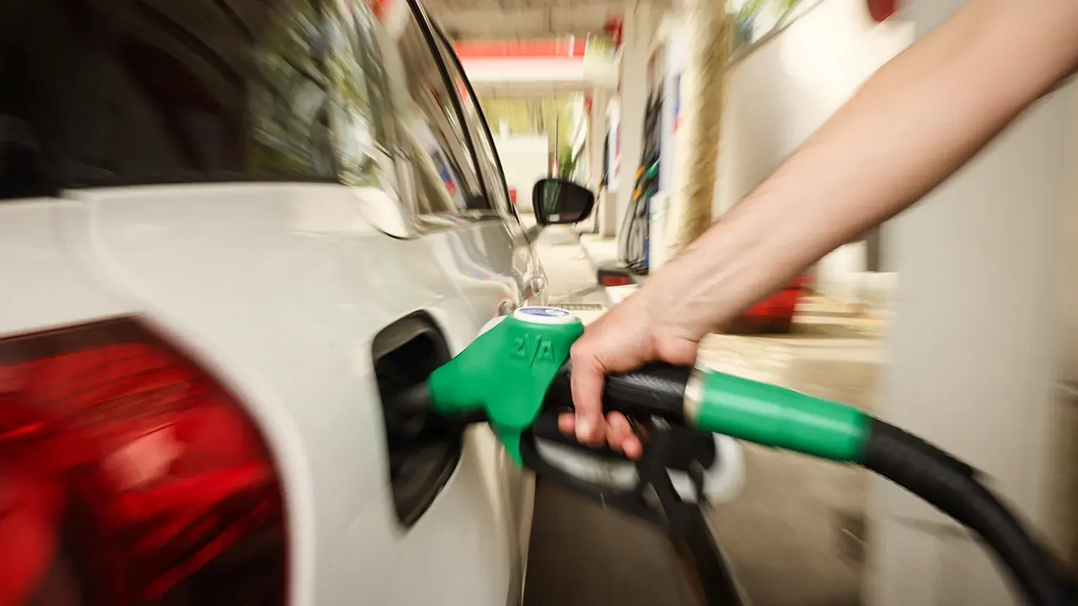 Eni και Total βάζουν πλαφόν στις τιμές σε Ιταλία και Γαλλία