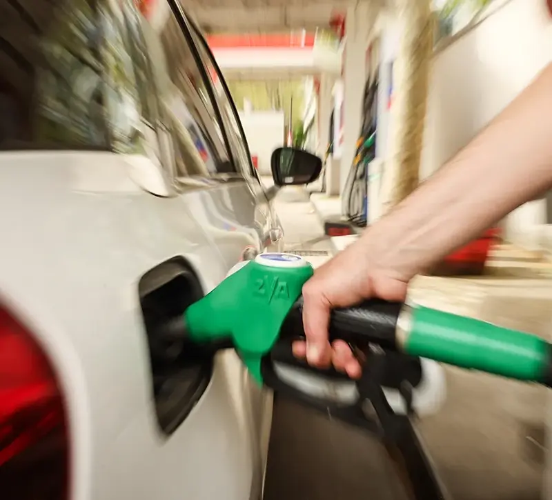 Eni και Total βάζουν πλαφόν στις τιμές σε Ιταλία και Γαλλία