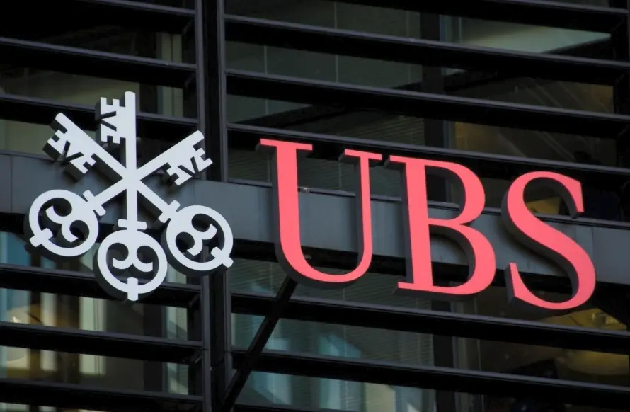 UBS: Στο «ραντάρ» ξένων τραπεζών εν μέσω της κόντρας για τα κεφάλαια