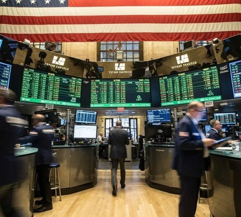 Wall Street: Η εμπλοκή στα Στενά του Ορμούζ βαραίνει το κλίμα