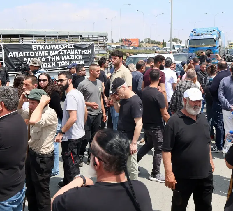 Οι κτηνοτρόφοι καλούν τον κόσμο να στηρίξει τη διαμαρτυρία έξω από το Προεδρικό
