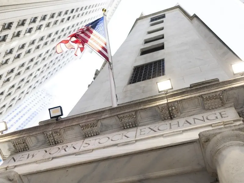 Wall Street: «Ανάσα» από τα νέα στοιχεία, αλλά το Ιράν συντηρεί τη νευρικότητα