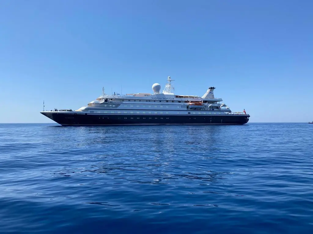 Το πρώτο κρουαζιερόπλοιο στη μαρίνα Αγίας Νάπας