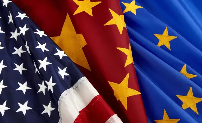 FT: Η Ευρώπη προτιμά συμμαχία με τις ΗΠΑ απένταντι στην κινέζικη πρόκληση