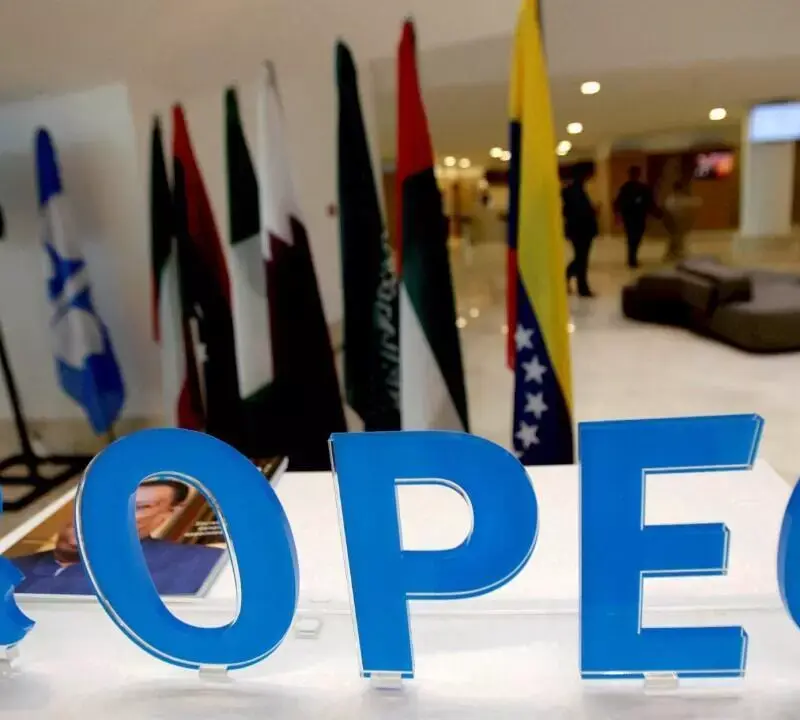 Economist: Η αποχώρηση των ΗΑΕ από τον OPEC δοκιμάζει τη συνοχή του πετρελαϊκού καρτέλ