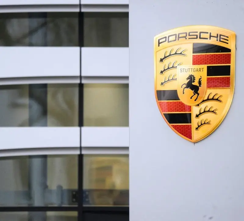 Porsche: Λειτουργικά κέρδη 1,35 δισ. στο α’ εξάμηνο – Διατηρεί αμετάβλητους τους στόχους για το 2026