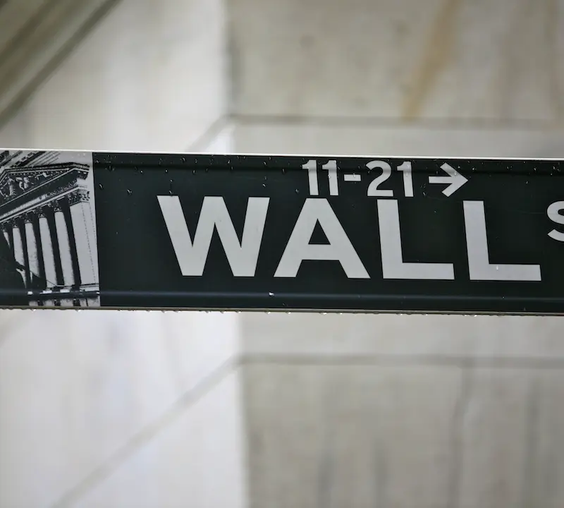 Σε χαμηλό τέμπο η Wall Street εν αναμονή της Fed και των Big Tech