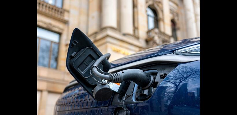 Πώς ο πόλεμος στο Ιράν οδηγεί σε παγκόσμια αύξηση της ζήτησης για ΑΠΕ