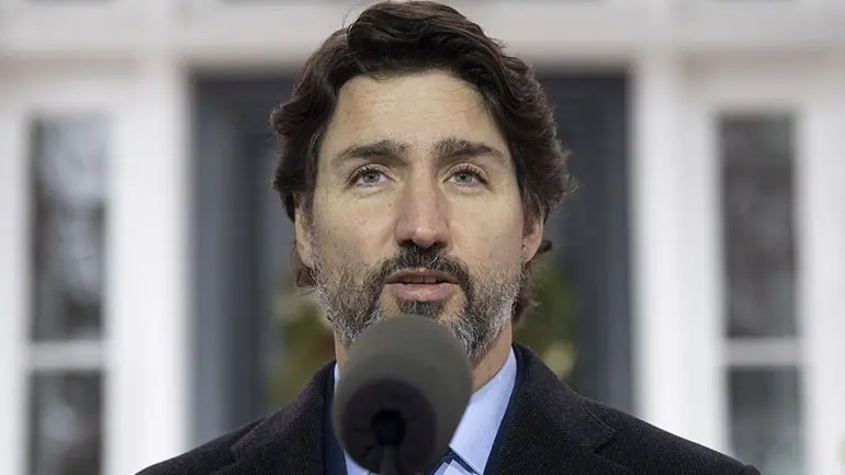 Tρολάρει ο Τριντό με meme του Σάντερς για περιορισμό ταξιδιών!