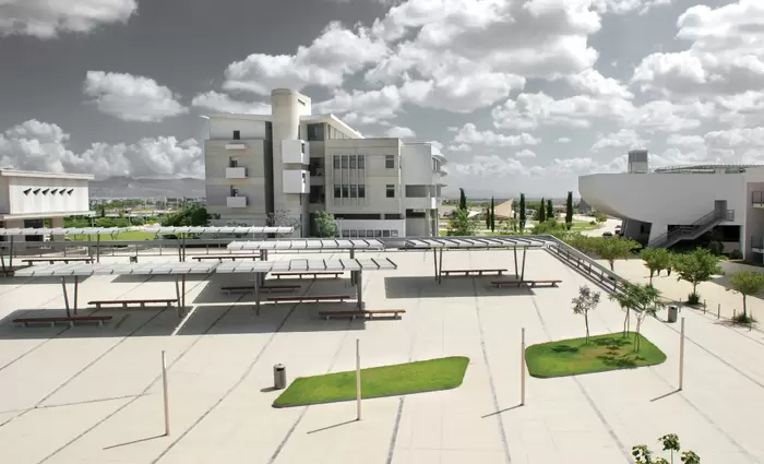 Προτεραιότητα στην νέα γενιά