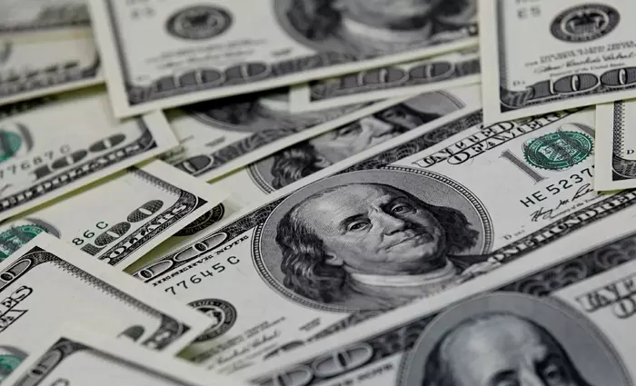 Οι επενδυτές βρίσκουν καταφύγιο στα μετρητά