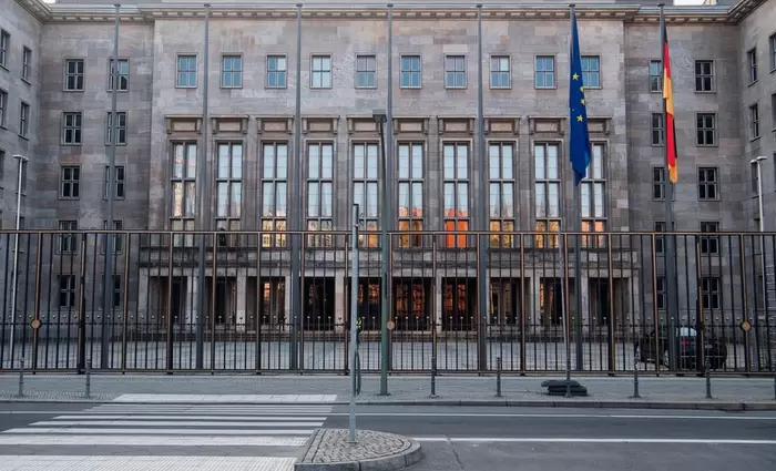 Έφοδος στα γερμανικά Υπουργεία Οικονομικών και Δικαιοσύνης