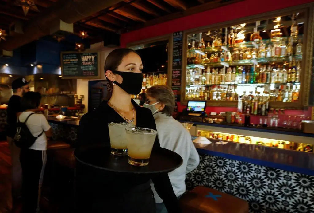 Προτείνουν άνοιγμα με Liberty Pass τα κέντρα διασκέδασης