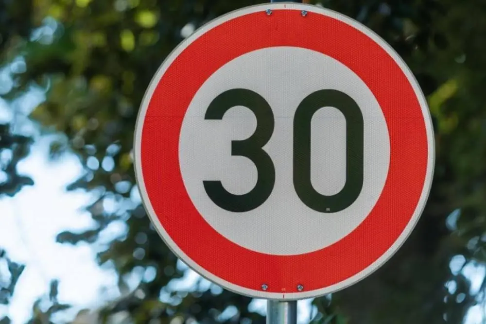 Κόβουν ταχύτητα, ανοίγουν τον δρόμο στα πρόστιμα