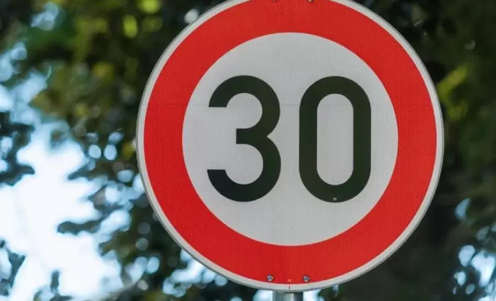 Κόβουν ταχύτητα, ανοίγουν τον δρόμο στα πρόστιμα