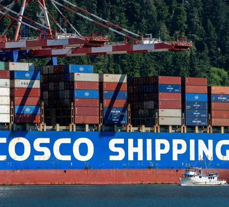 Στενά του Ορμούζ: Δύο πλοία της Cosco επιχειρούν ξανά έξοδο από τον αποκλεισμένο διάδρομο