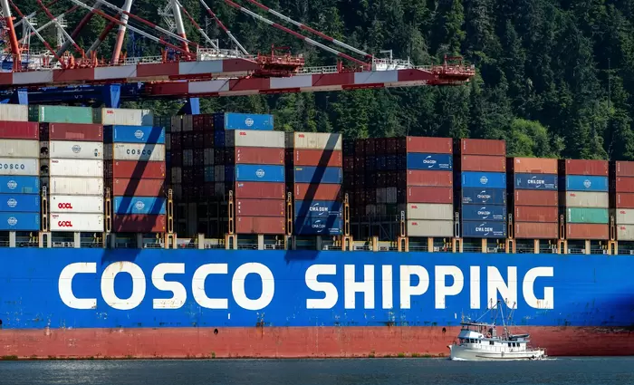 Στενά του Ορμούζ: Δύο πλοία της Cosco επιχειρούν ξανά έξοδο από τον αποκλεισμένο διάδρομο