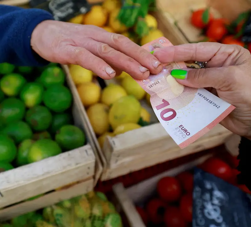 Ευρωζώνη: Ανησυχία των καταναλωτών για τον πληθωρισμό λόγω του πολέμου στη Μ. Ανατολή