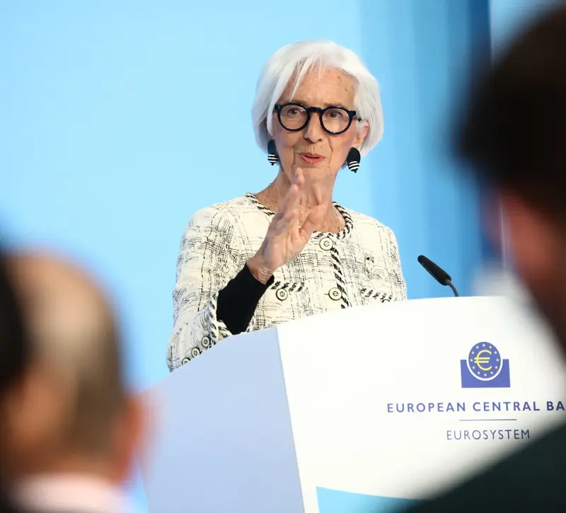 Λαγκάρντ: Aυξημένοι κίνδυνοι λόγω ενέργειας και γεωπολιτικής αστάθειας, αλλά όχι στασιμοπληθωρισμός
