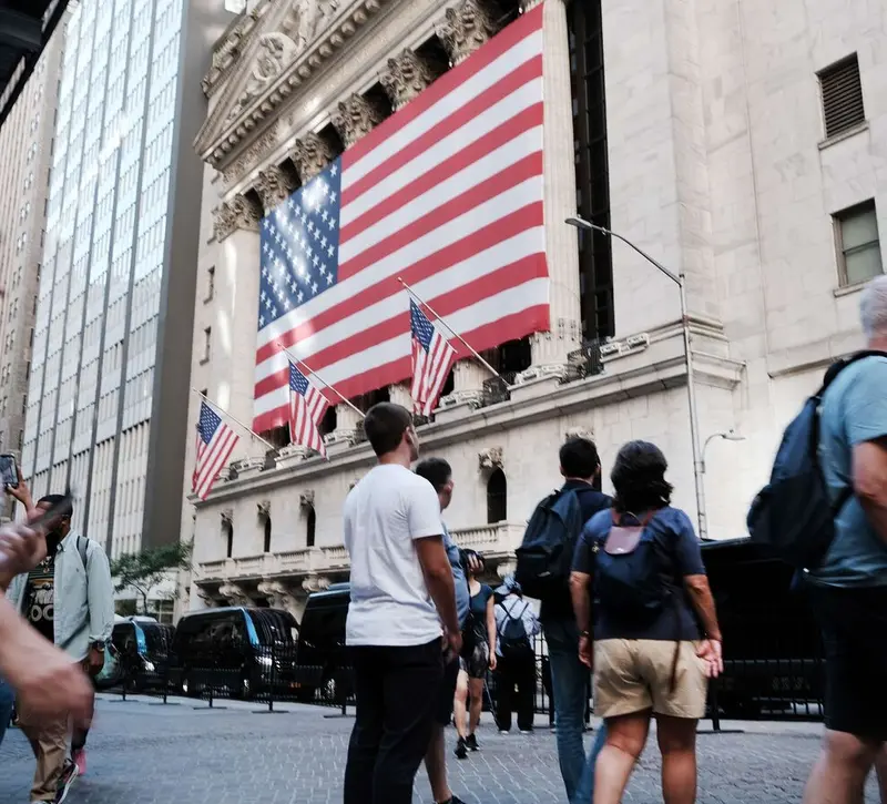 ΗΠΑ: «Βουτιά» των αιτήσεων για επίδομα ανεργίας στις 189.000 – Το χαμηλότερο επίπεδο από το 1969