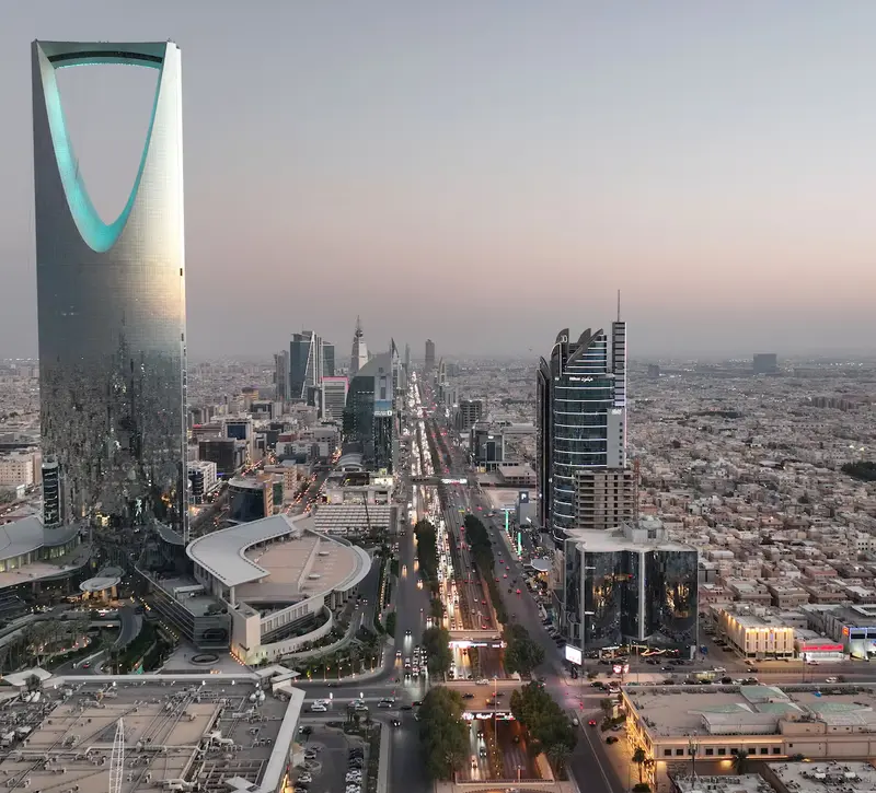 Σαουδική Αραβία: Επιβράδυνση της οικονομίας λόγω πολέμου με το Ιράν – Νέες πιέσεις μετά την αποχώρηση των ΗΑΕ από τον ΟΠΕΚ