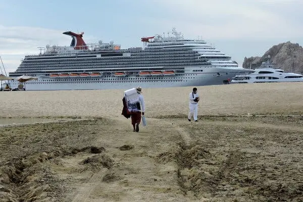 Το CDC προειδοποιεί να αποφεύγουν τις κρουαζιέρες ακόμη και οι εμβολιασμένοι