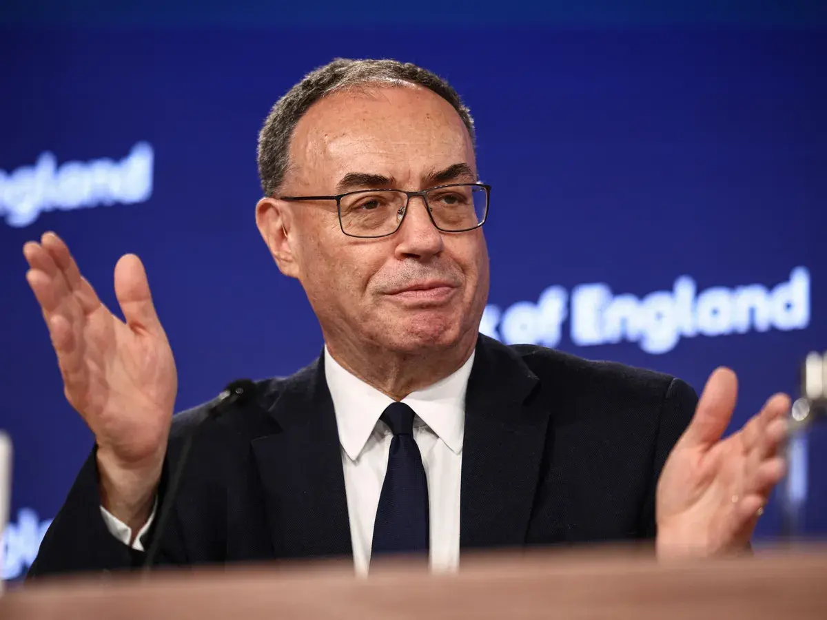 Bank of England: «Καμπανάκι» για την προηγμένη AI – Ο κίνδυνος για τράπεζες και χρηματοπιστωτικές αγορές