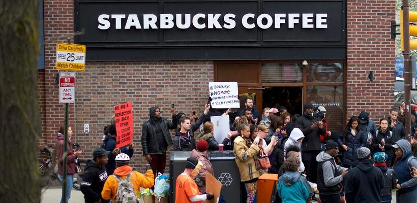 HΠΑ: Η Starbucks απολύει εργαζόμενους επειδή ήθελαν να συνδικαλιστούν