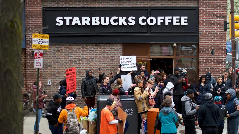 HΠΑ: Η Starbucks απολύει εργαζόμενους επειδή ήθελαν να συνδικαλιστούν