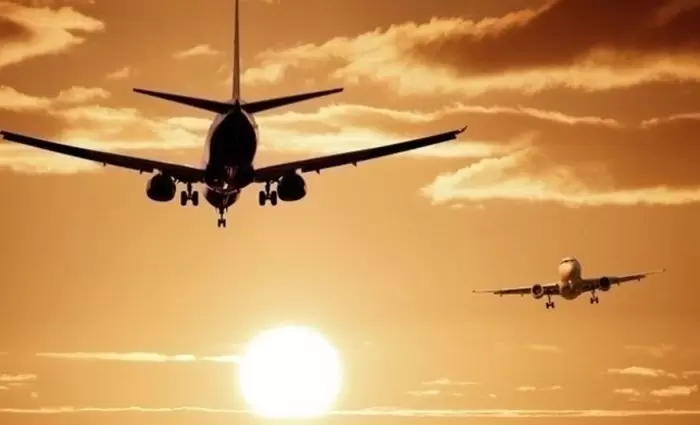 Κόκκινο σε βουλγάρικα, πολωνικά και τσέχικα αεροπλάνα πάνω από την Ρωσία