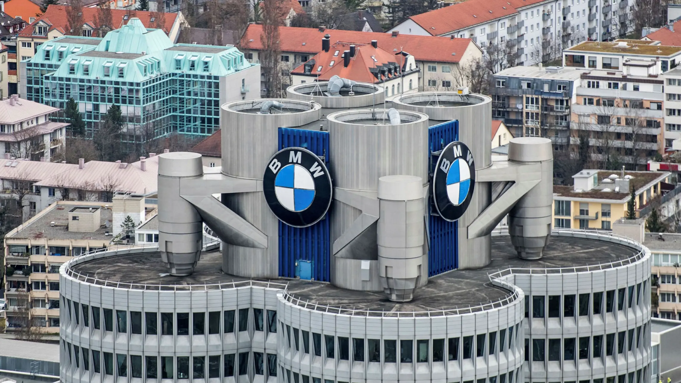 Περικοπές χωρίς απολύσεις ανακοίνωσε η BMW στην Γερμανία