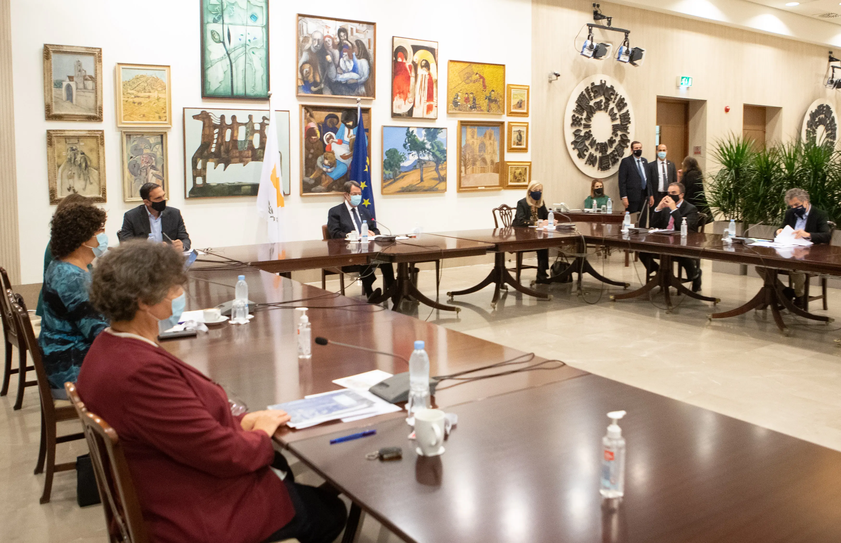 Άνοιγμα «με μικρά βήματα» προκρίνουν οι επιδημιολόγοι