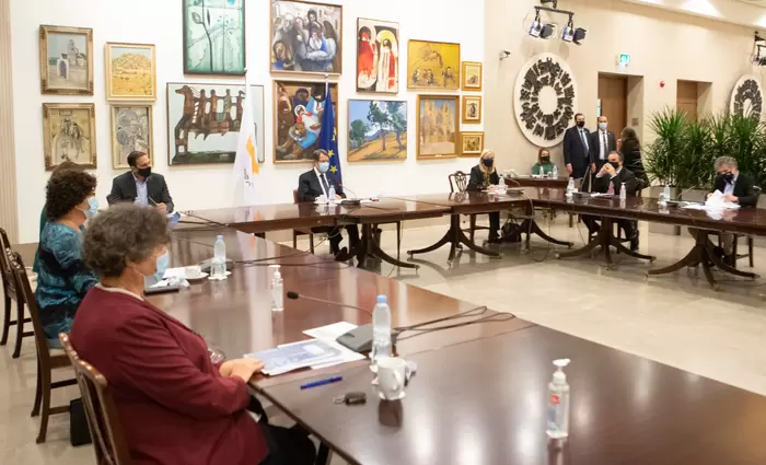 Άνοιγμα «με μικρά βήματα» προκρίνουν οι επιδημιολόγοι