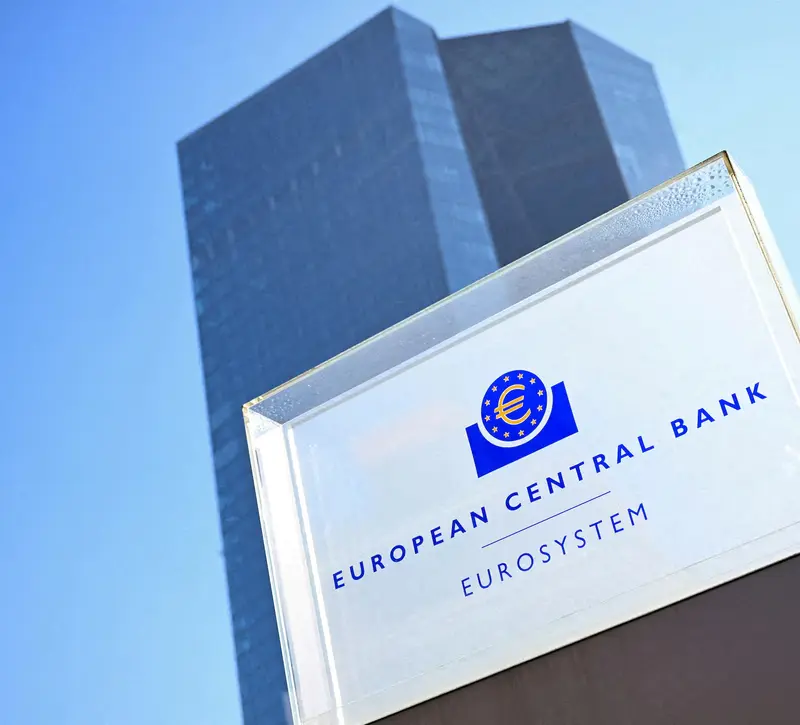 Το πετρέλαιο τινάζει στον αέρα τους σχεδιασμούς της ΕΚΤ