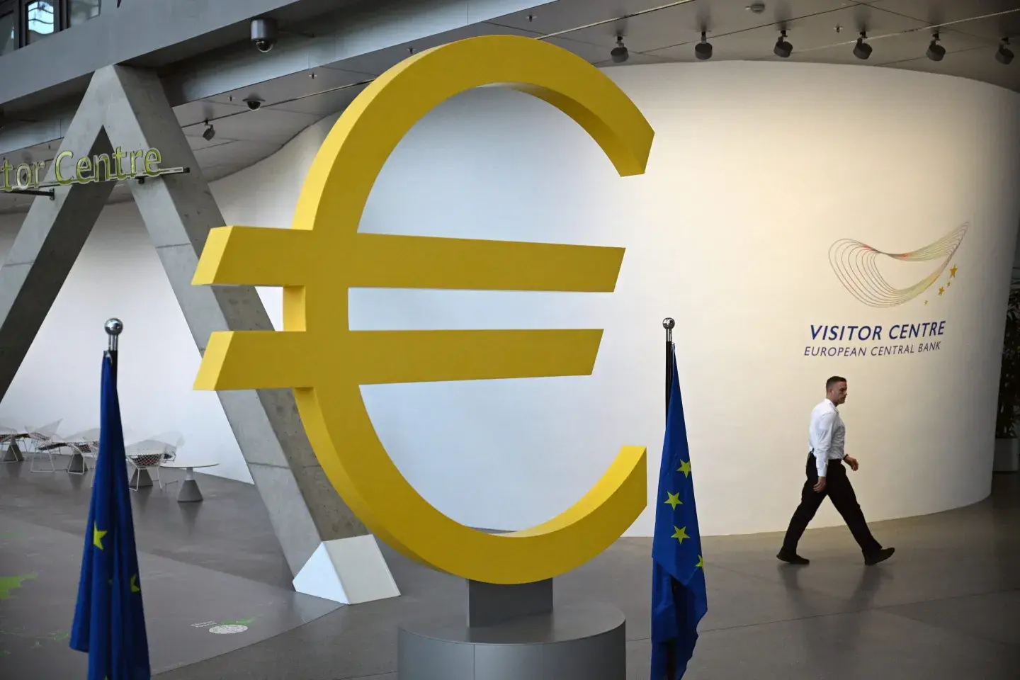 Επιτόκια: Διχασμένες οι απόψεις των στελεχών της ΕΚΤ για τις επόμενες κινήσεις