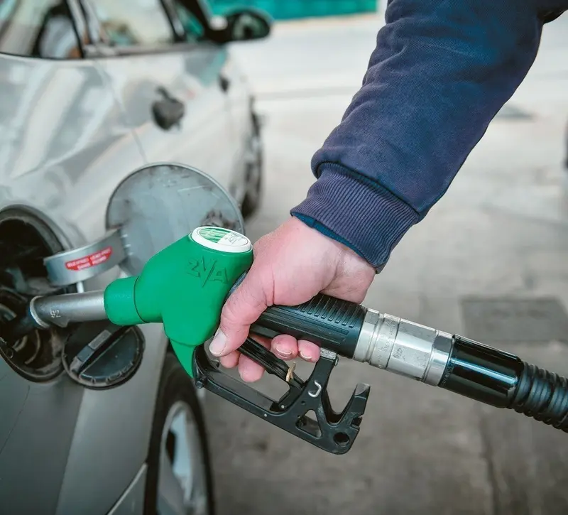 Νέες αυξήσεις πριν τις μειώσεις τα μεσάνυχτα – Έβαλε άλλα πέντε σεντ το ντίζελ