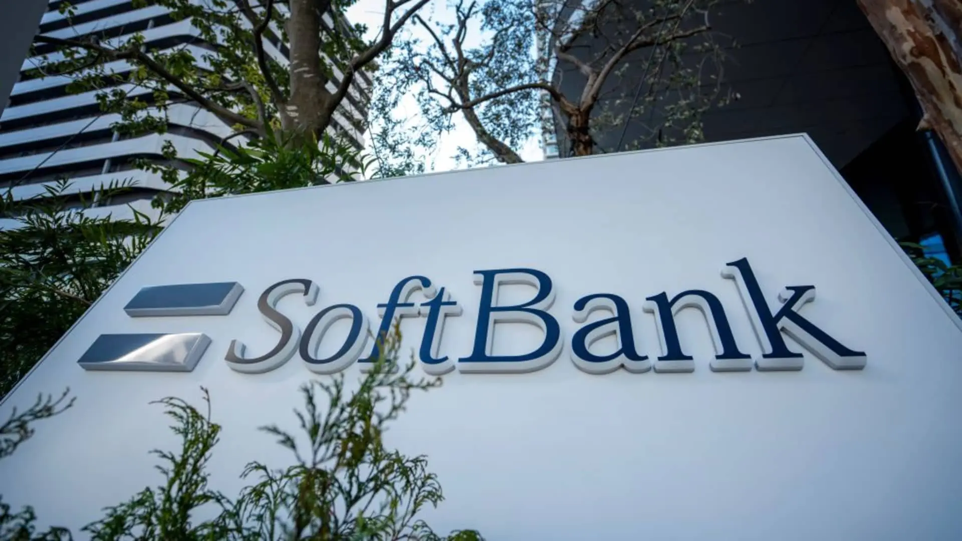 SoftBank: Διεκδικεί την ιαπωνική SP.LINKS της Blackstone