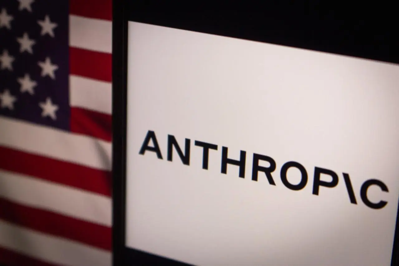 Τέλος στην κόντρα Τραμπ–Anthropic: Η AI εταιρεία τα βρίσκει ξανά με την κυβέρνηση μετά τη μεγάλη σύγκρουση