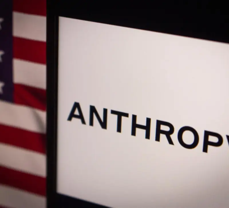 Τέλος στην κόντρα Τραμπ–Anthropic: Η AI εταιρεία τα βρίσκει ξανά με την κυβέρνηση μετά τη μεγάλη σύγκρουση