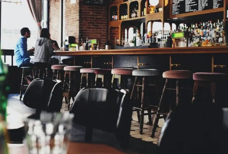 Στο +9,5% ο κύκλος εργασιών σε καταλύματα και εστίαση το δ΄ τρίμηνο 2025