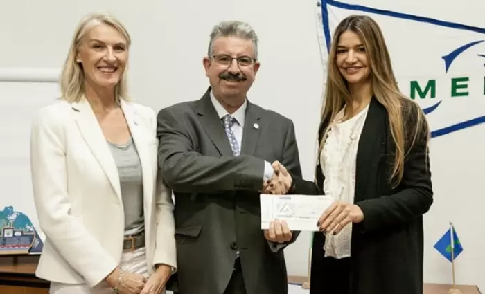 Παραδόθηκε η επιταγή στην Cymepa από πωλήσεις επαναχρησιμοποιούμενων τσαντών των Υπεραγορών ΑΛΦΑΜΕΓΑ