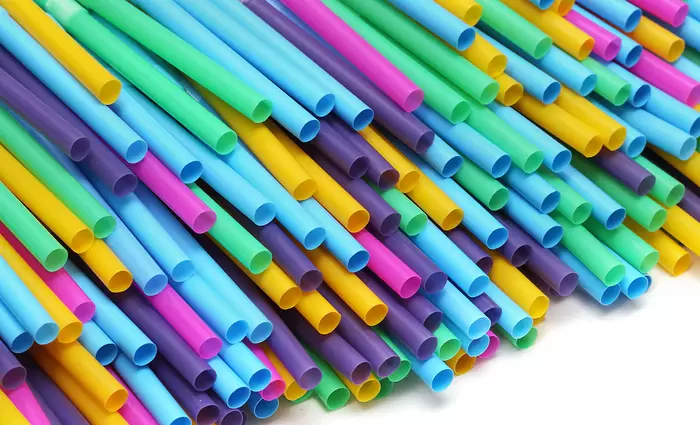 Τέλος στα πλαστικά μιας χρήσης βάζουν οι Βρυξέλλες