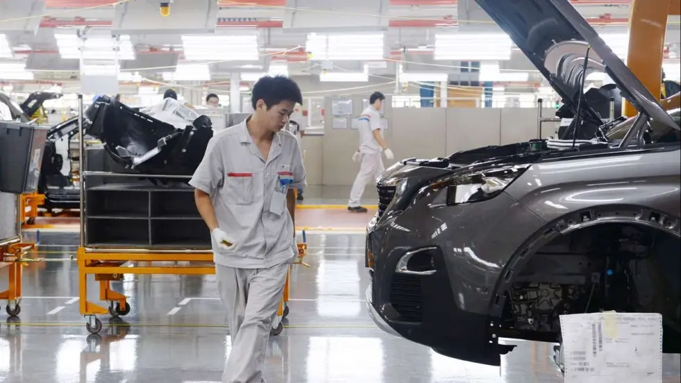 Κίνα: Συνεχίζεται η πτώση στις πωλήσεις αυτοκινήτων